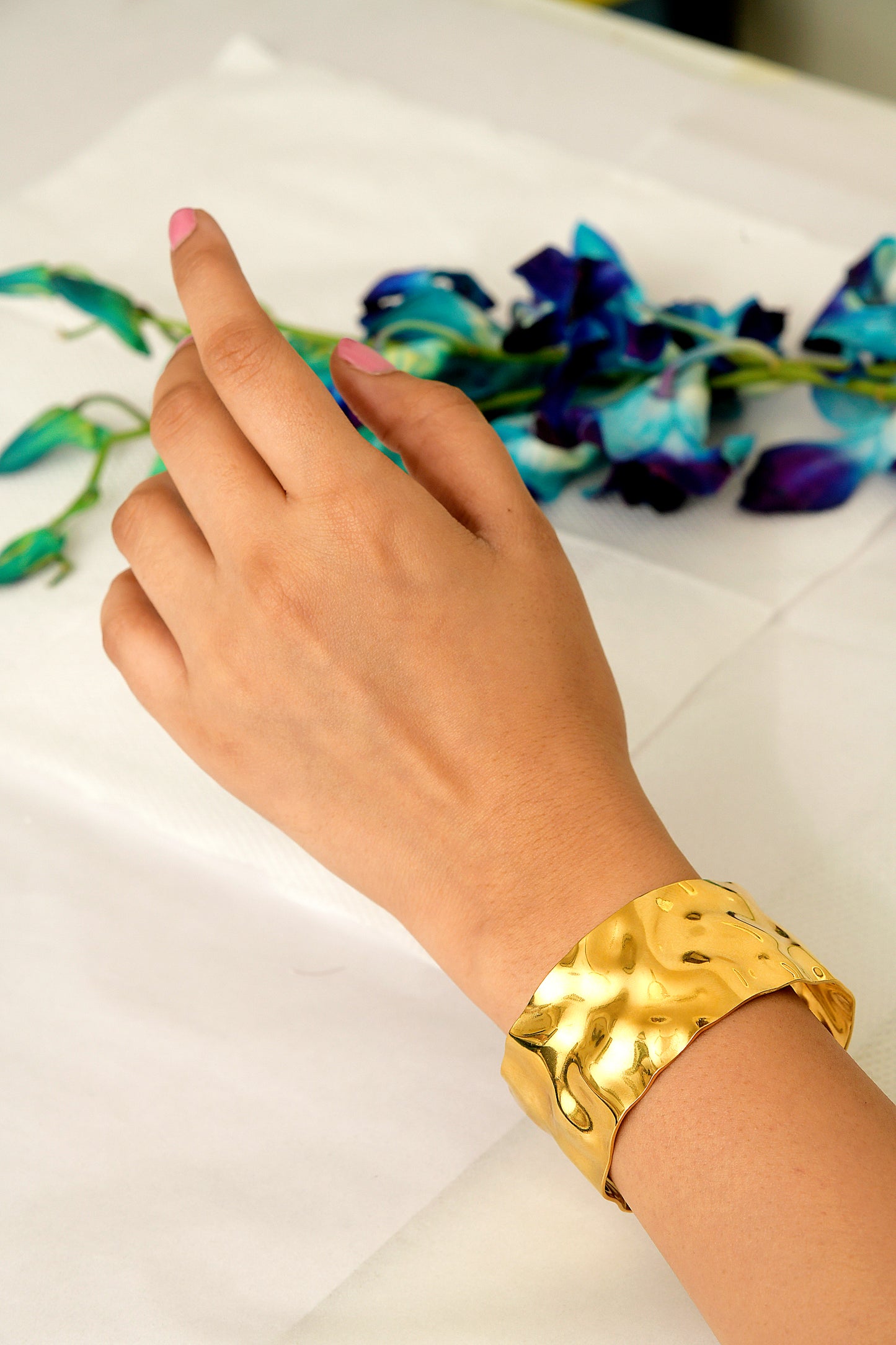 Hammer Pattern Adjustable Wide Cuff