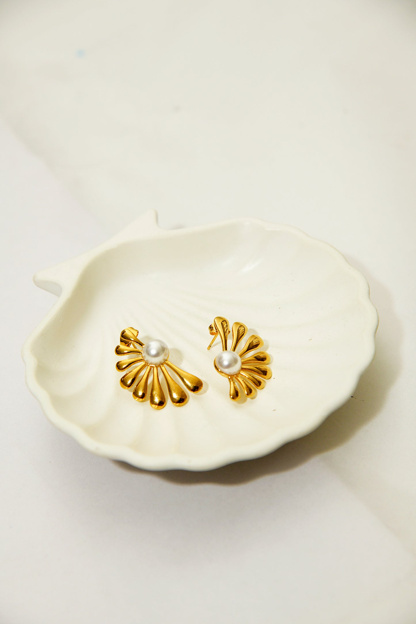 Trendy Pearl Flower Stud