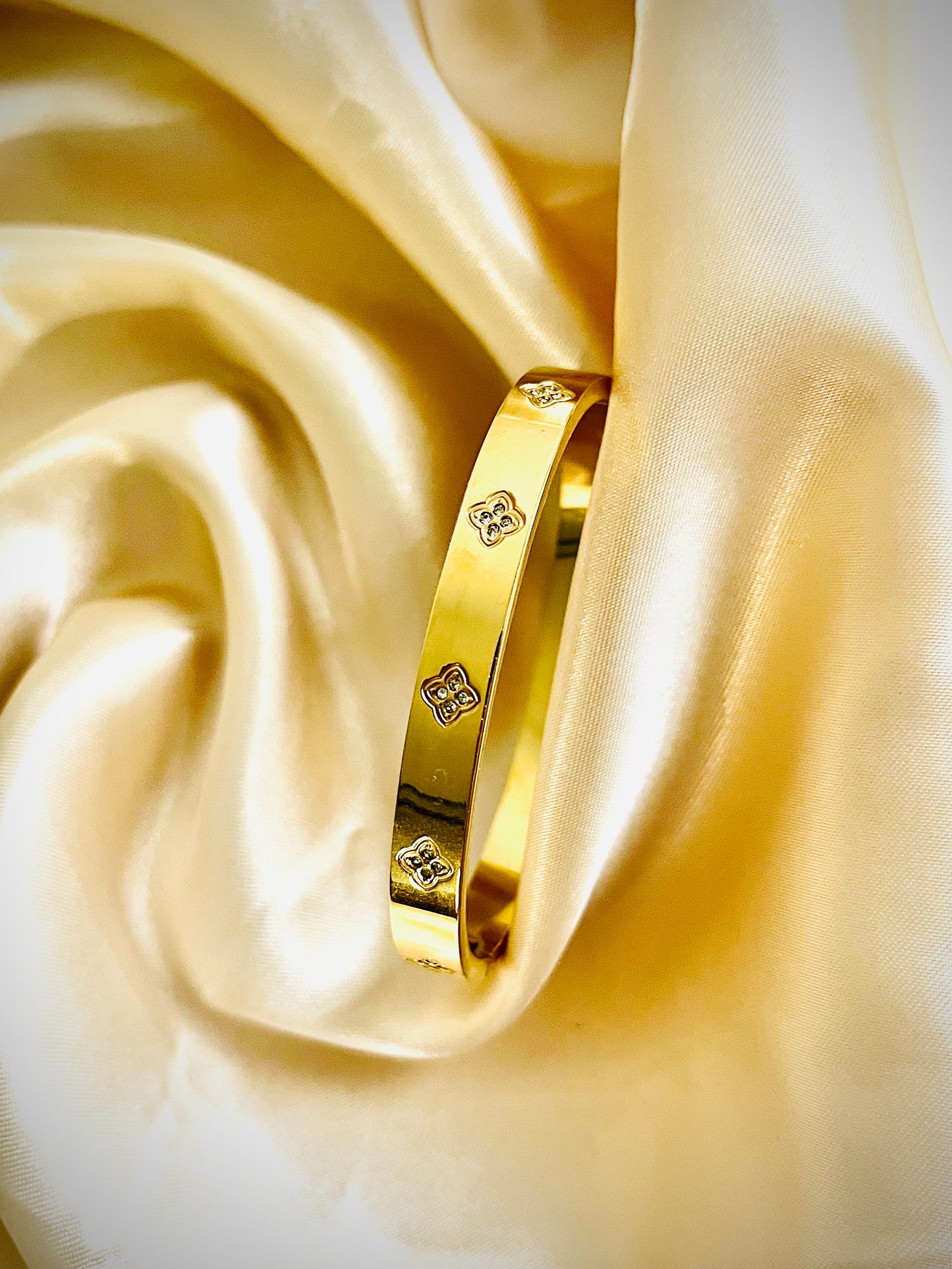 Clover Diamond Bangle Bracelet