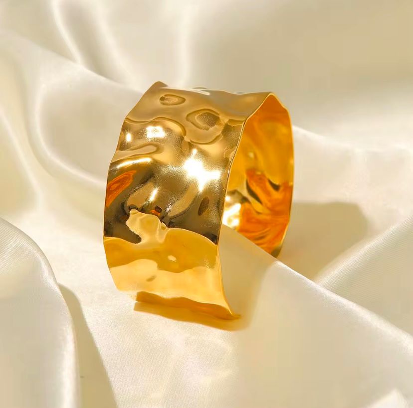 Hammer Pattern Adjustable Wide Cuff
