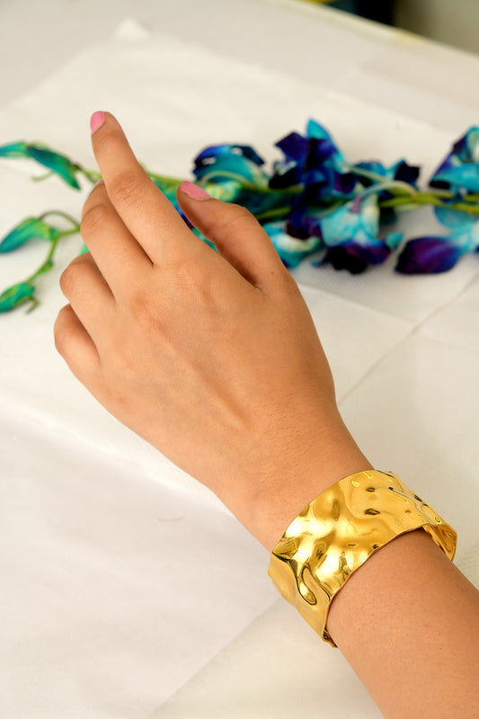Hammer Pattern Adjustable Wide Cuff