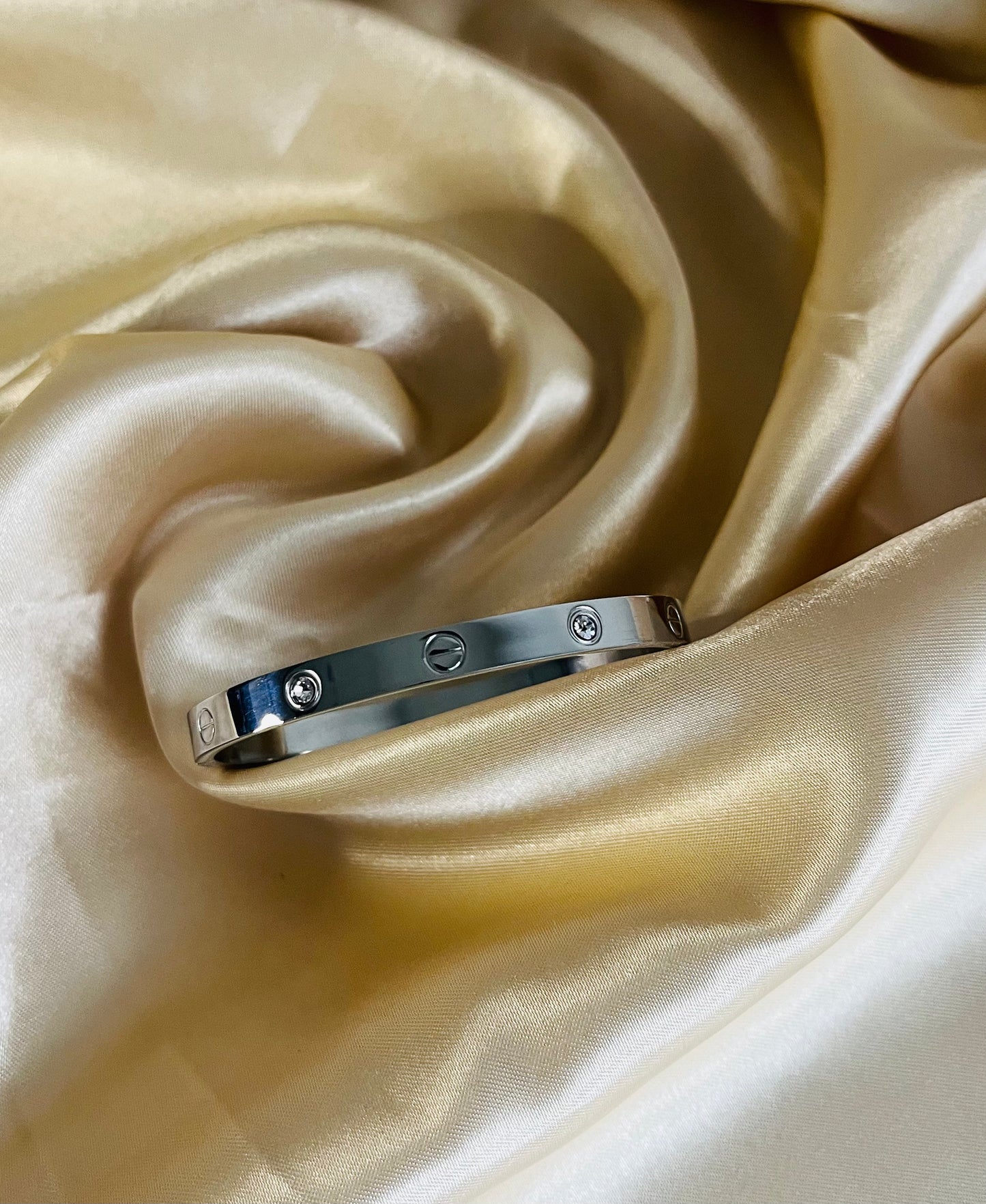 Classic Bangles Bracelets with Diamond