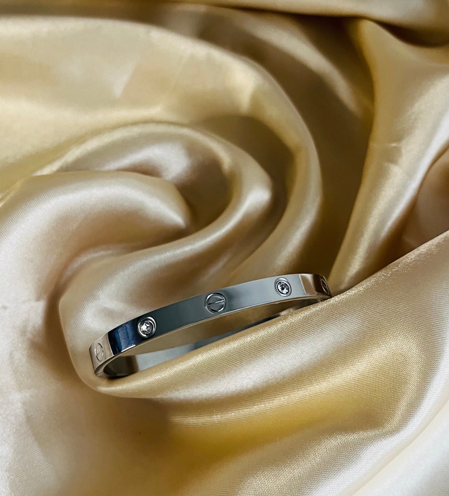 Classic Bangles Bracelets with Diamond