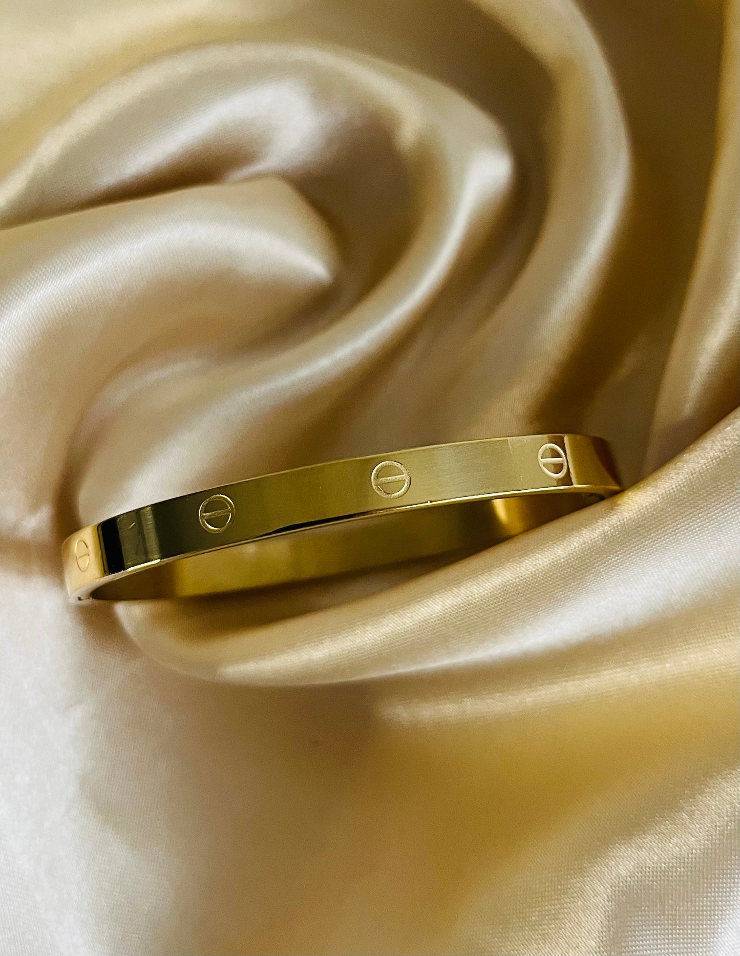 Classic Bangles Bracelets