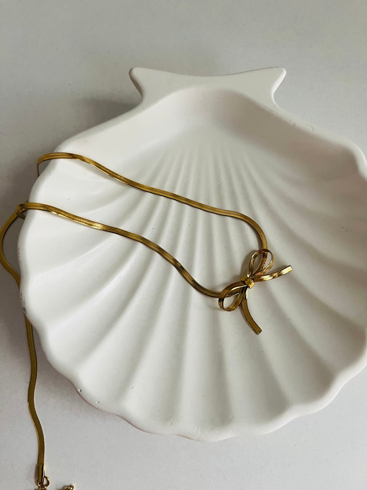 Bow Necklace